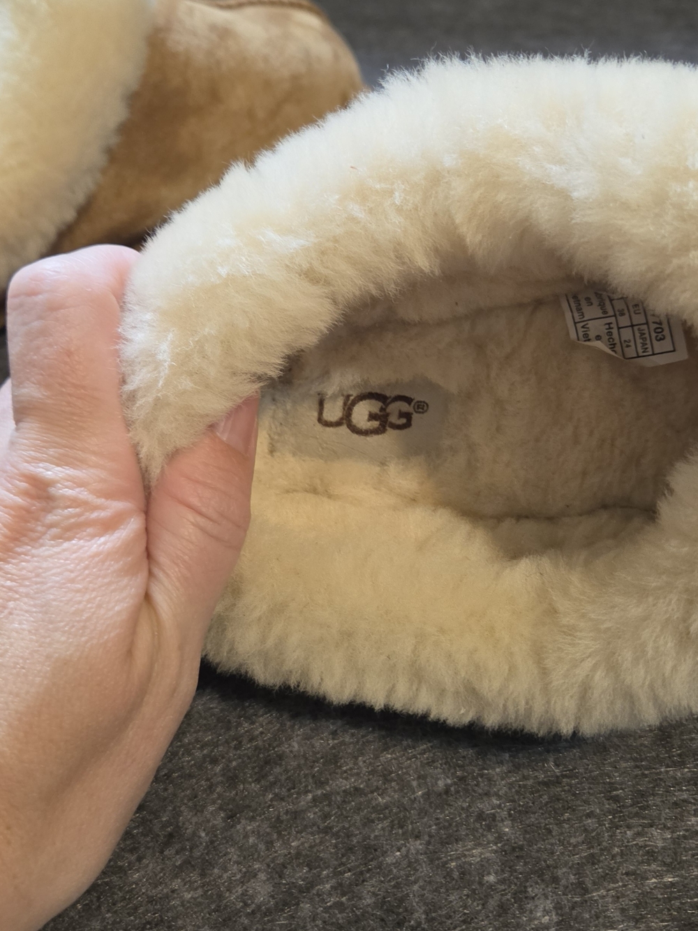 UGG Women's Moraene Chestnut Suede  Sheepskin Clog Slippers 7 - Picture 9 of 11